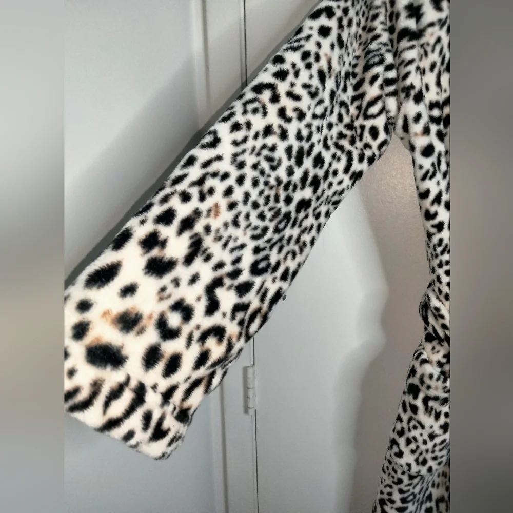 Victoria's Secret (Size M/L) Animal Print Plush Fleece Slip Pockets Belted Robe